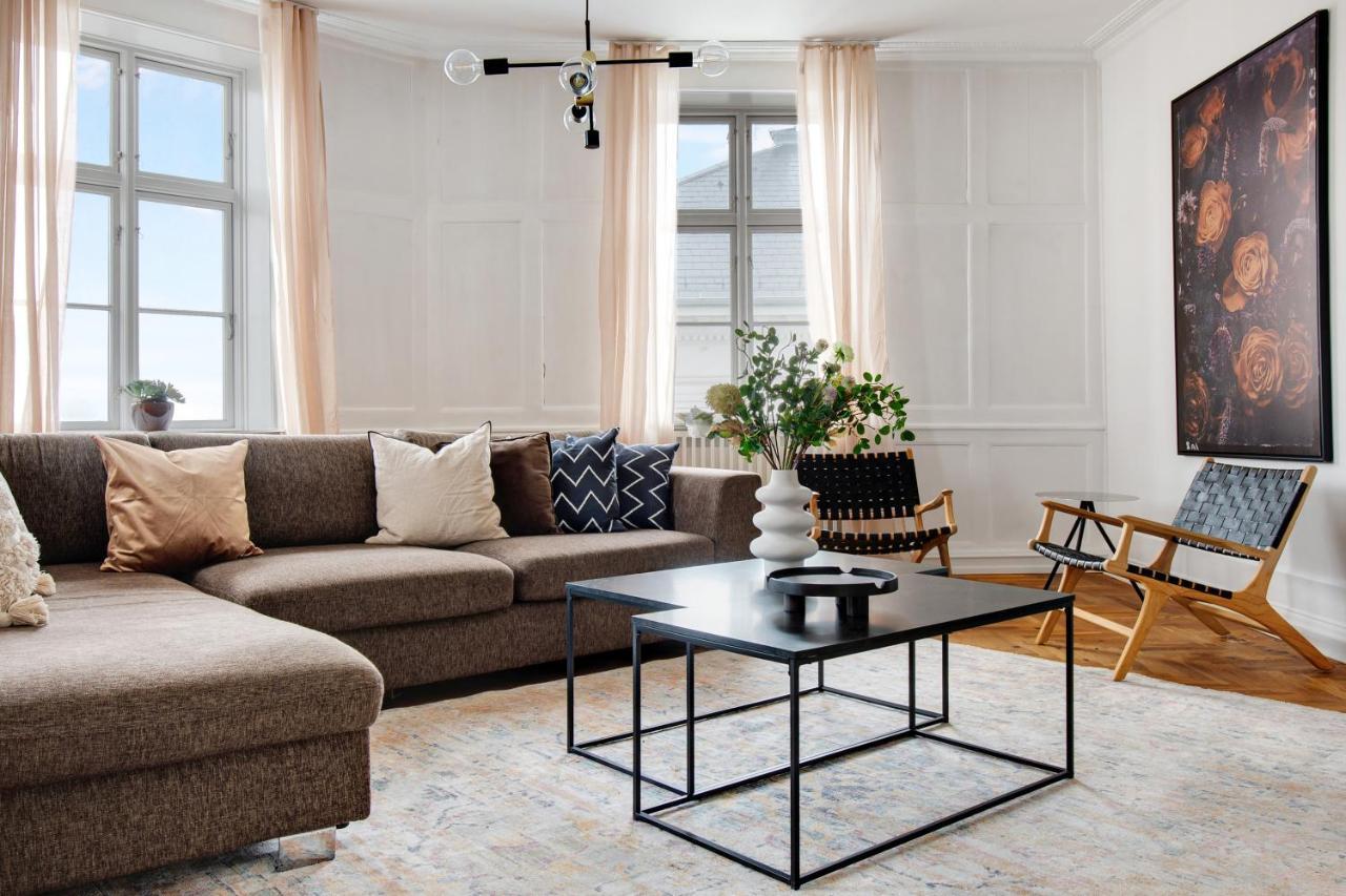 Sanders Square - Spacious Six-Bedroom Apartment Near Amalienborg コペンハーゲン エクステリア 写真