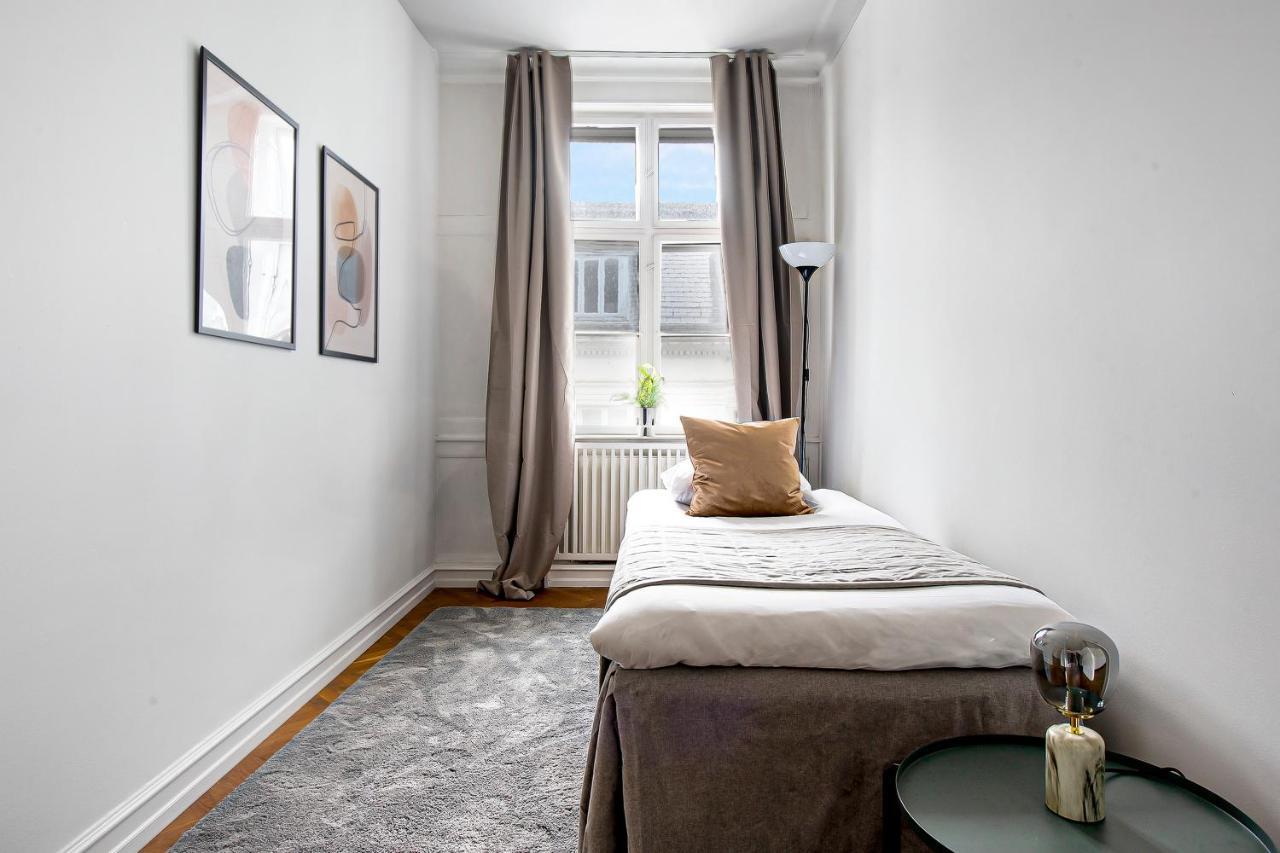 Sanders Square - Spacious Six-Bedroom Apartment Near Amalienborg コペンハーゲン エクステリア 写真