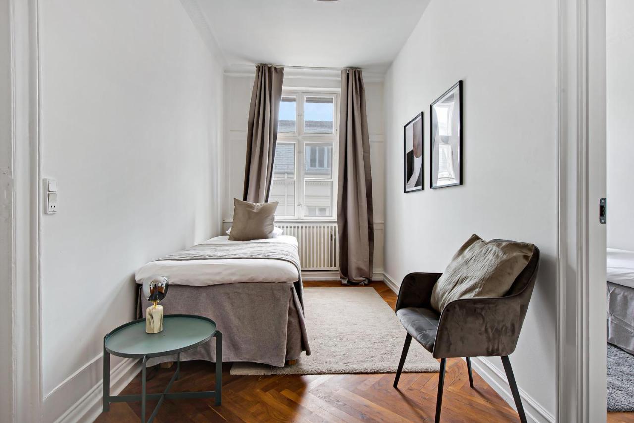 Sanders Square - Spacious Six-Bedroom Apartment Near Amalienborg コペンハーゲン エクステリア 写真